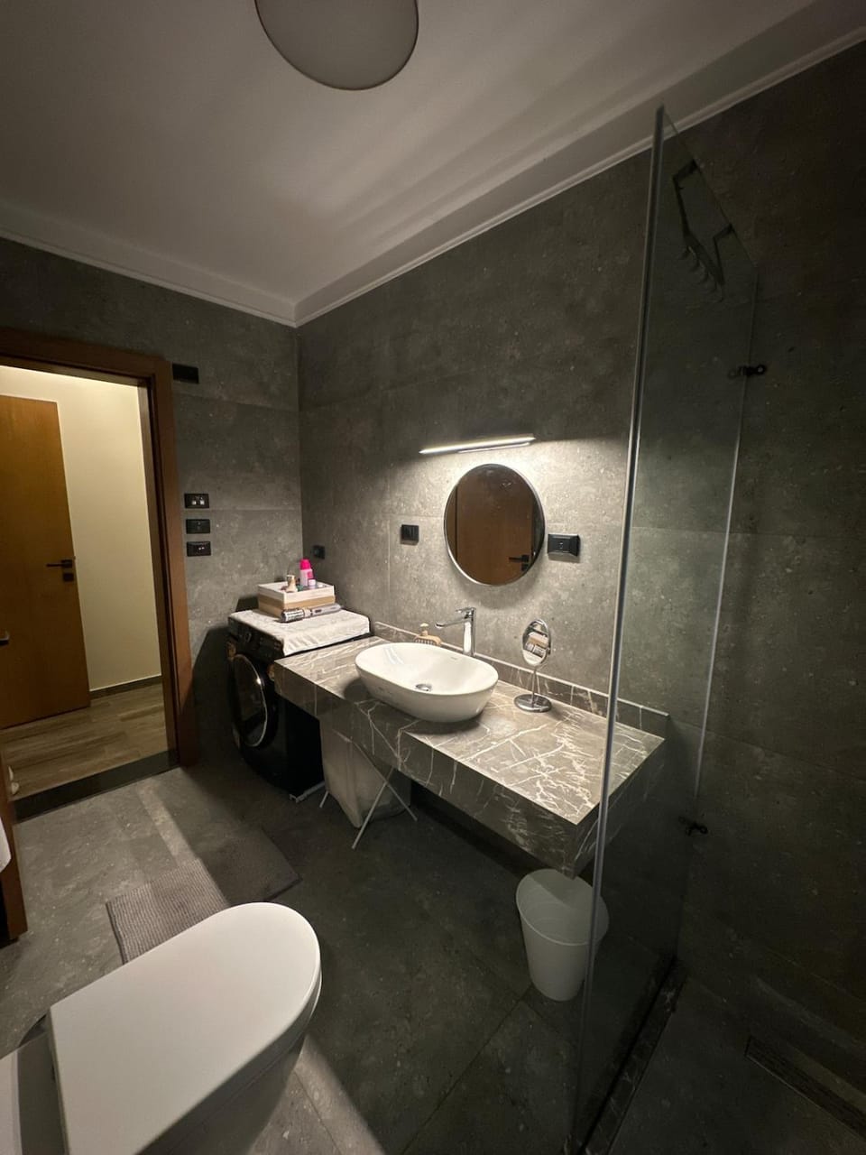 Shower, Toilet, Bathroom, towels