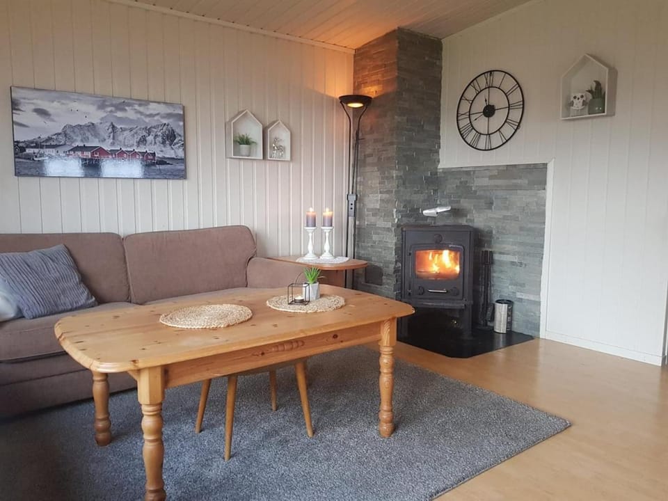 Cabin in stunning surroundings in Neverfjord Cabin in Troms Og Finnmark