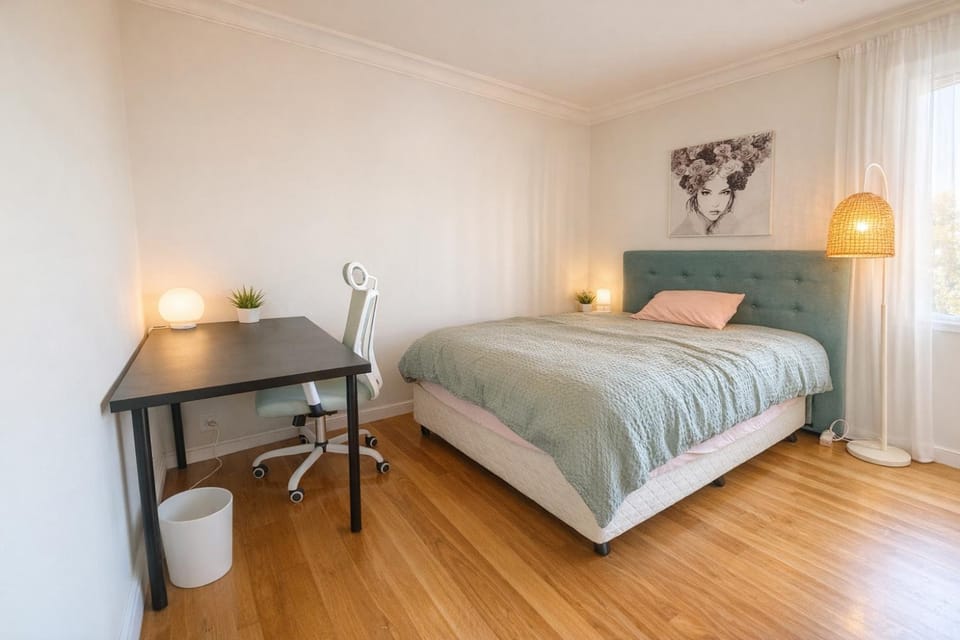 Mint Whispers - Quiet Cozy Room next to train station - with projector and Luxury mattress - 5 star Listing on other platforms Bed and Breakfast in Sydney