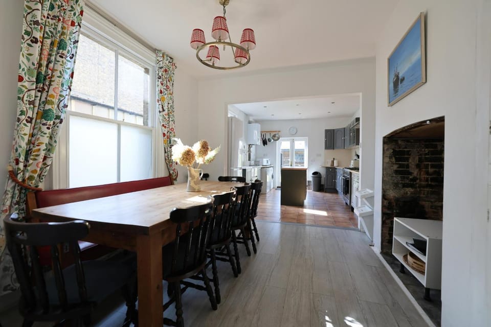 Dining area, Dinner, kitchen