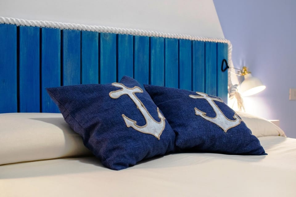 Bed, Decorative detail, Bedroom, internet