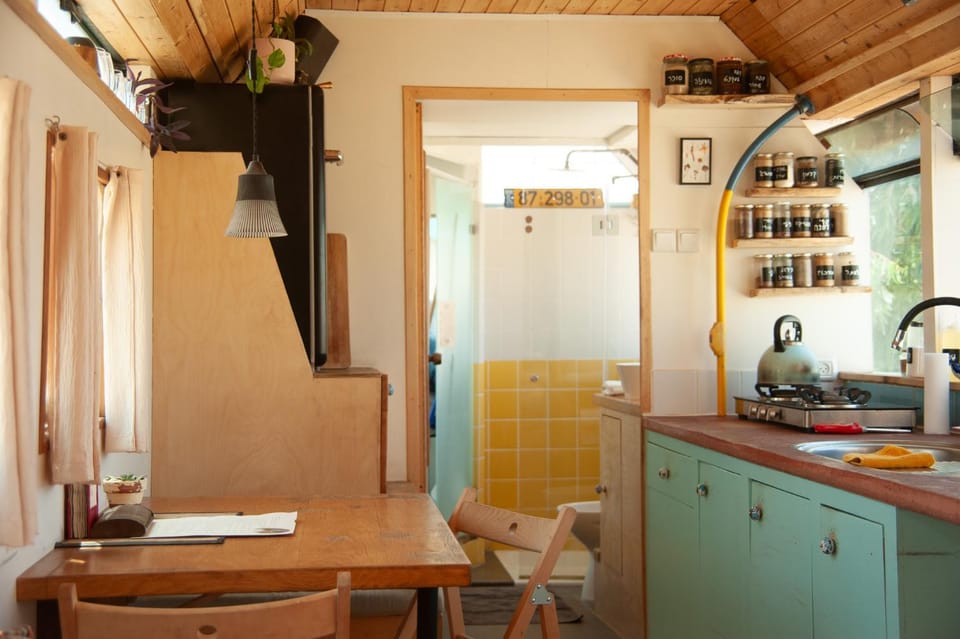 Bathroom, Kitchen or kitchenette, Dining area, stove