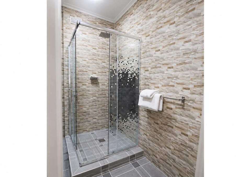 Shower, Toilet, Bathroom, towels