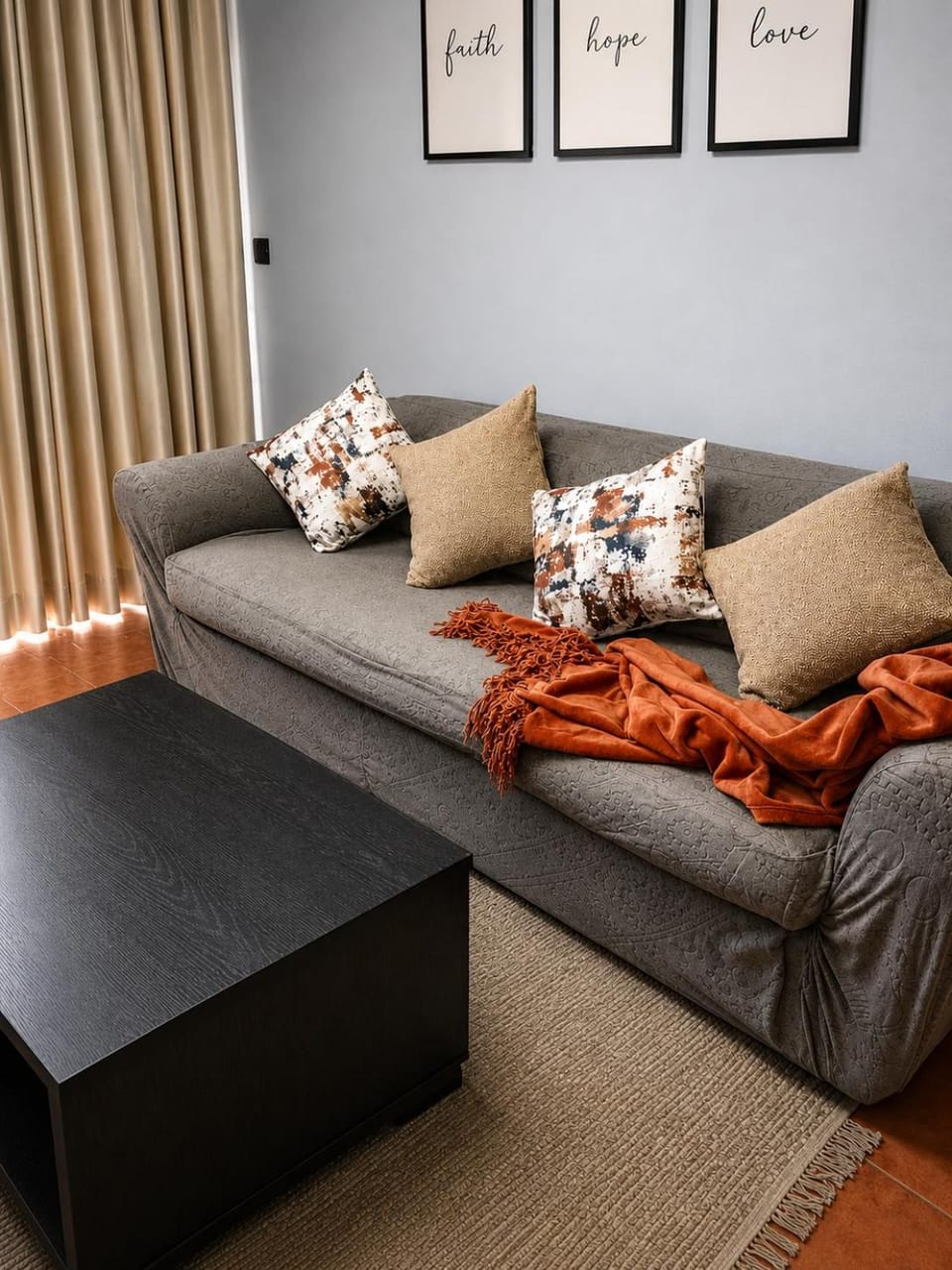 Living room, Seating area