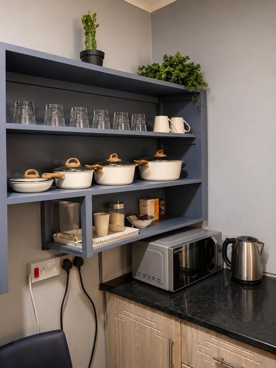 Coffee/tea facilities, Kitchen or kitchenette, microwave
