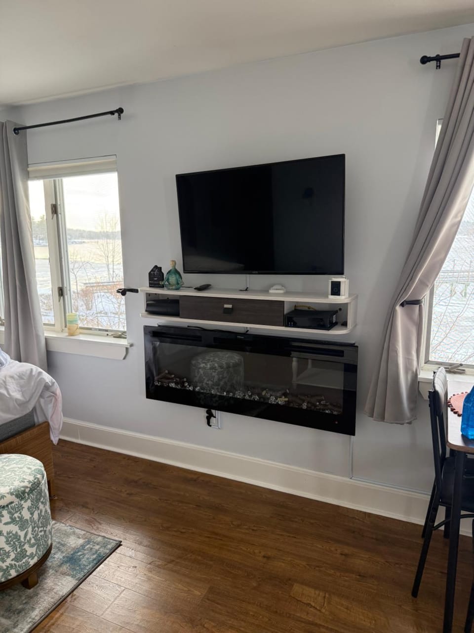 Pet friendly waterfront condo Apartment hotel in Edgecomb