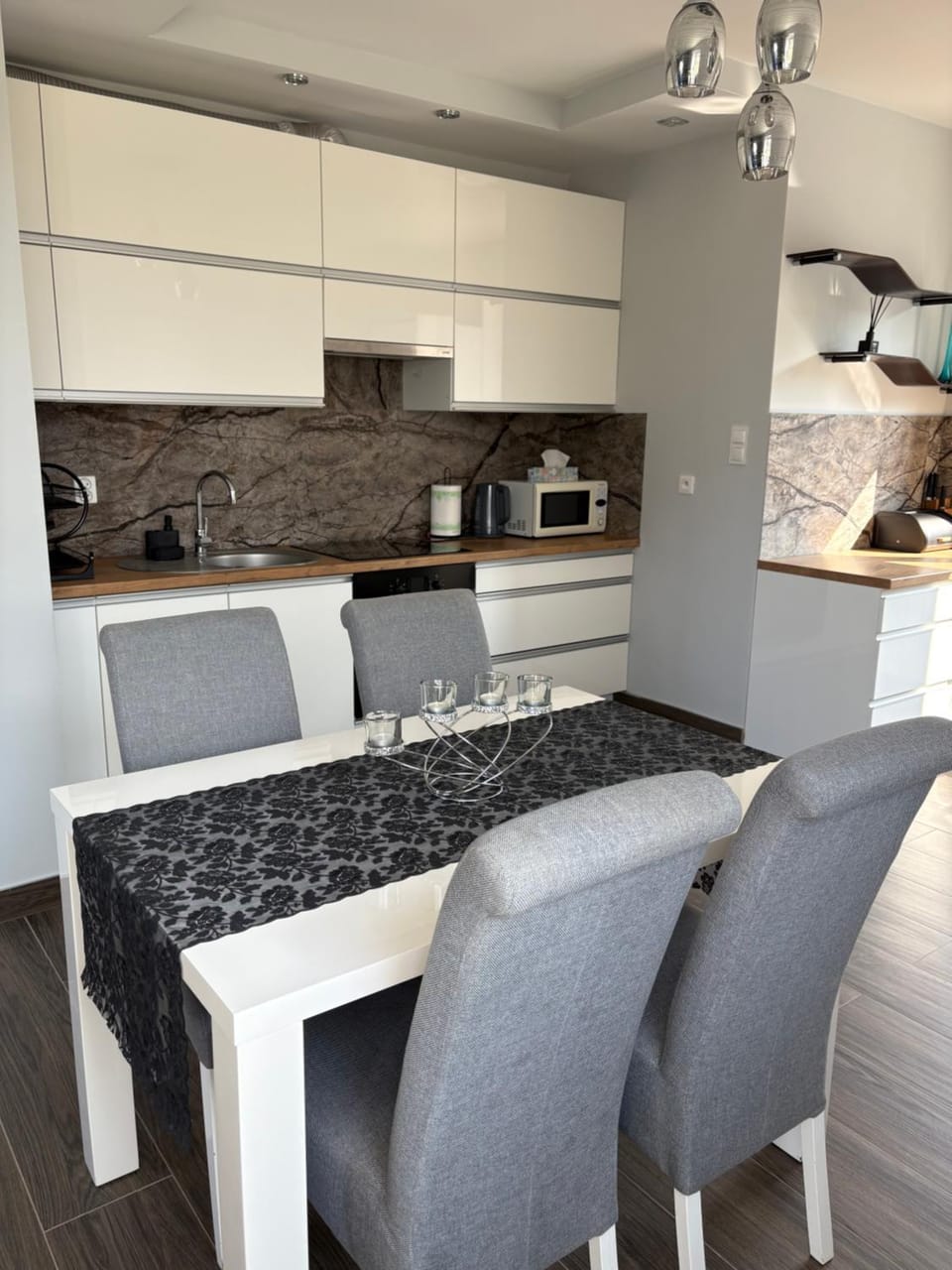 Kitchen or kitchenette, Dining area, stove