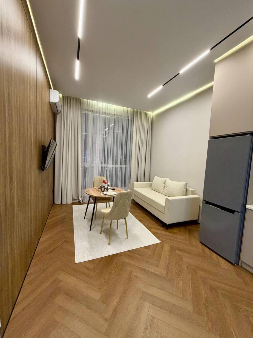 Seating area, Dining area