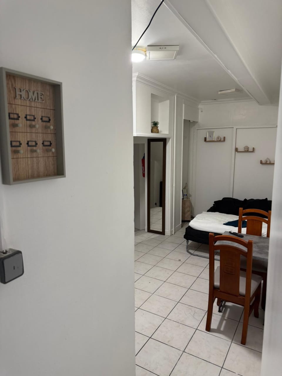 La Maison Cachée moderne Apartment in Paris