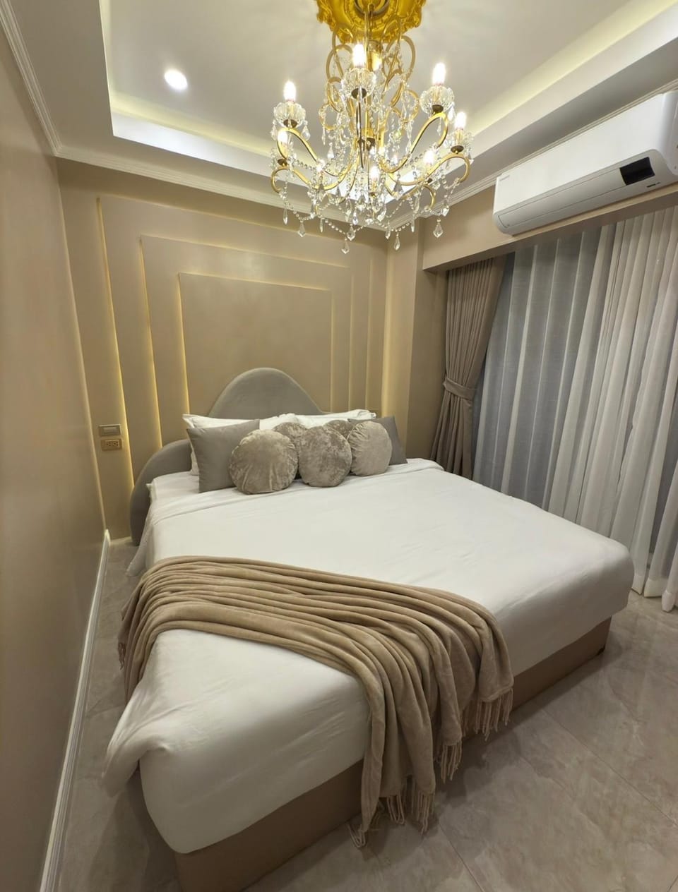 Pure Elegance 1BR Suite Apartment in Makati