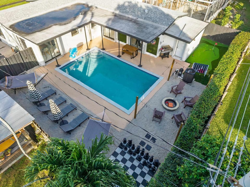 Swimming pool