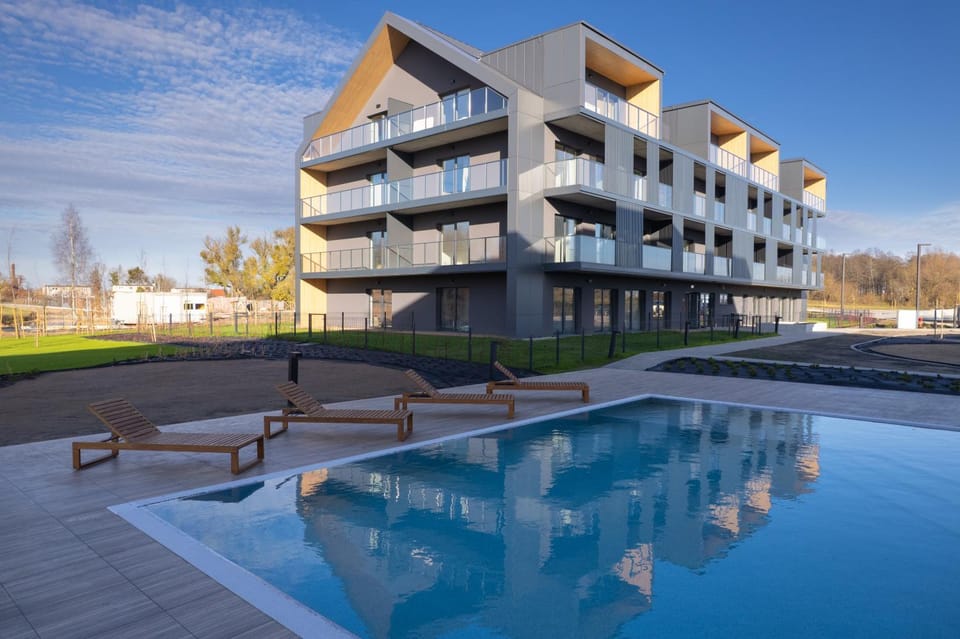 Property building, Swimming pool, sunbed