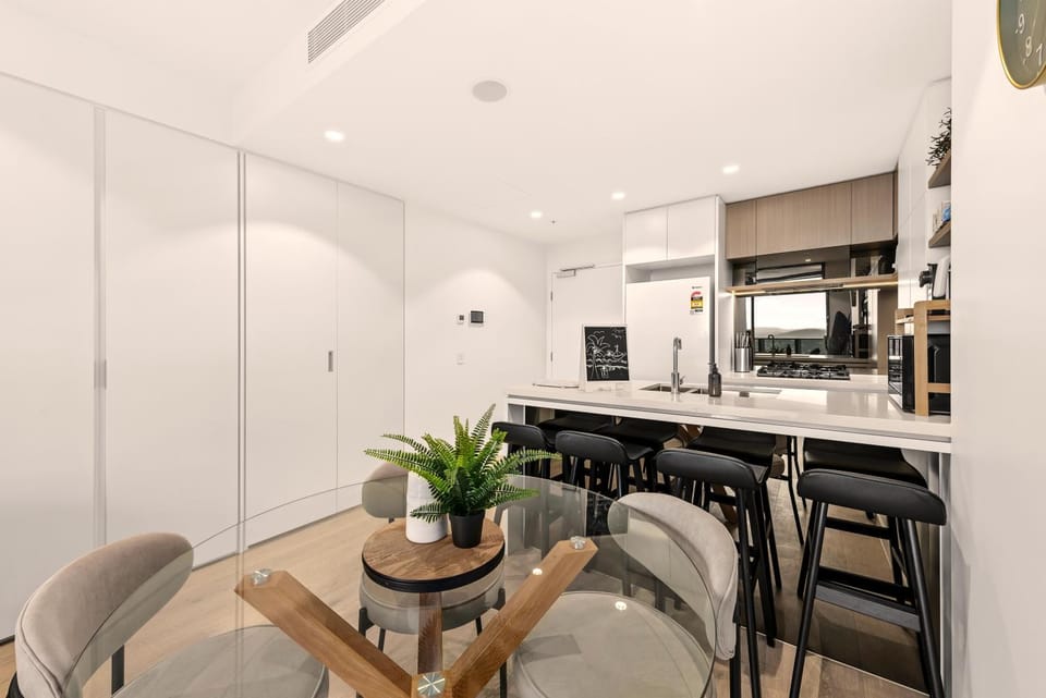 Kitchen or kitchenette, Dining area, oven, stove