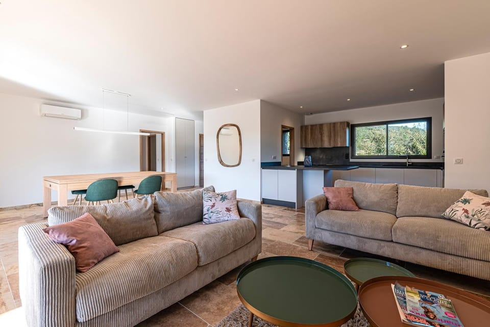 Living room, Seating area