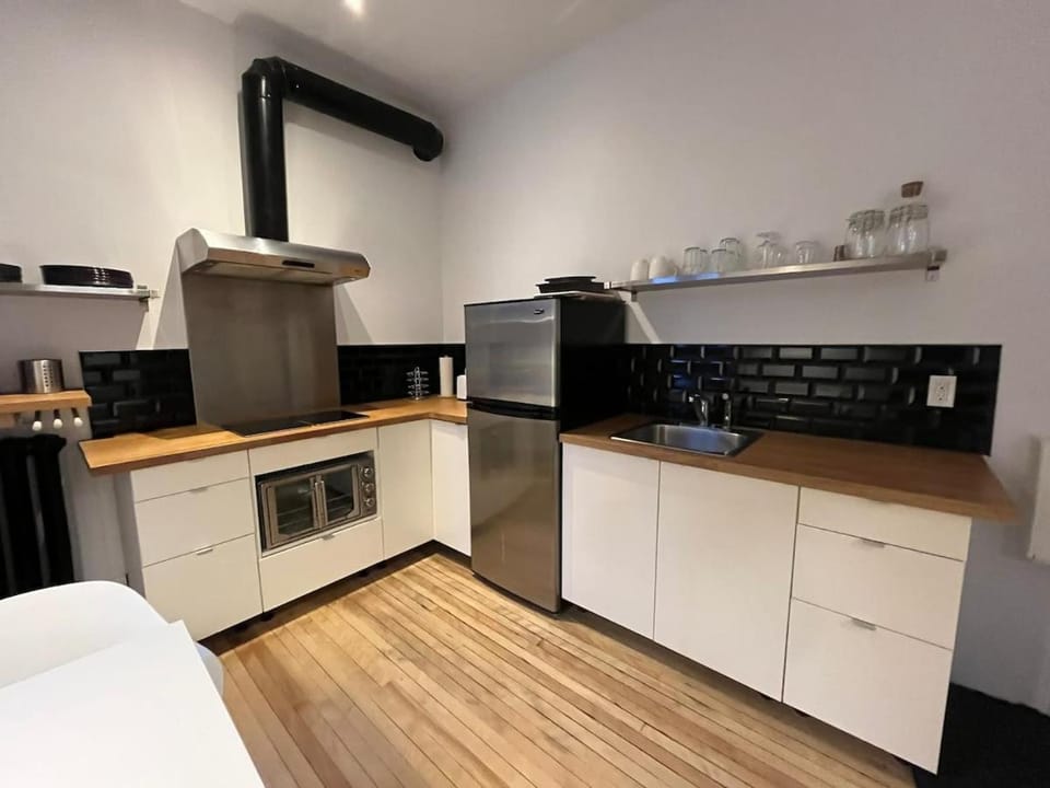 Grand studio meublé Québec centre-ville Apartment in Quebec City