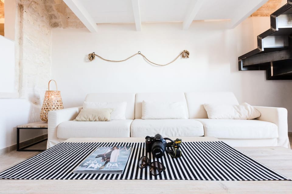 Bed, Living room