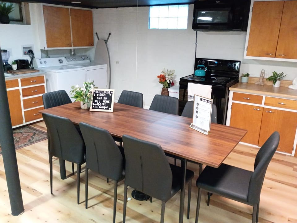 Kitchen or kitchenette, Dining area, laundry, washing machine, dryer