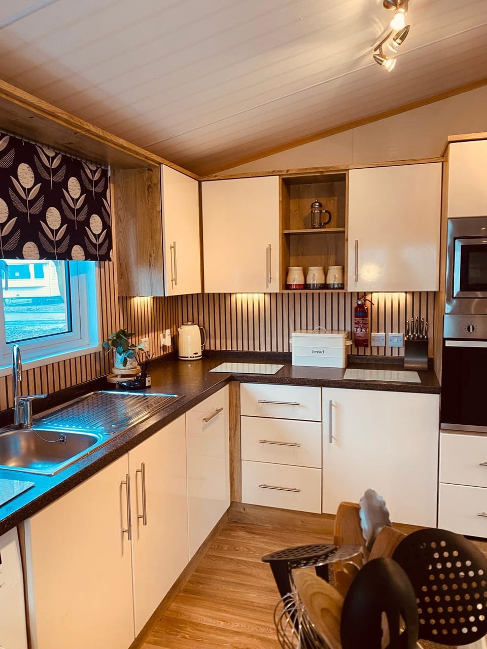 Property building, Kitchen or kitchenette, dishwasher, pet friendly, stove