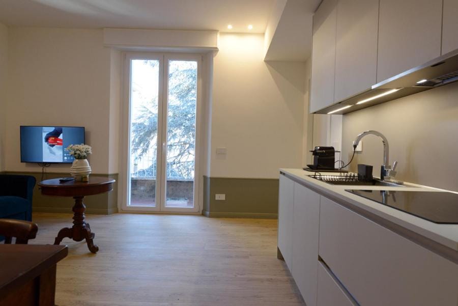 TV and multimedia, Kitchen or kitchenette, Dining area, stove