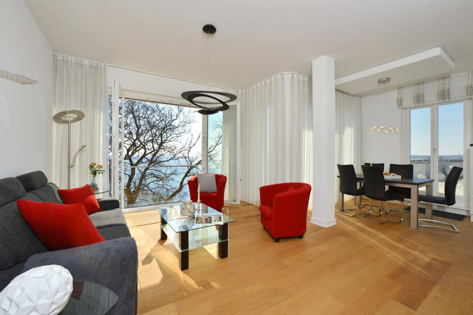 Day, Living room