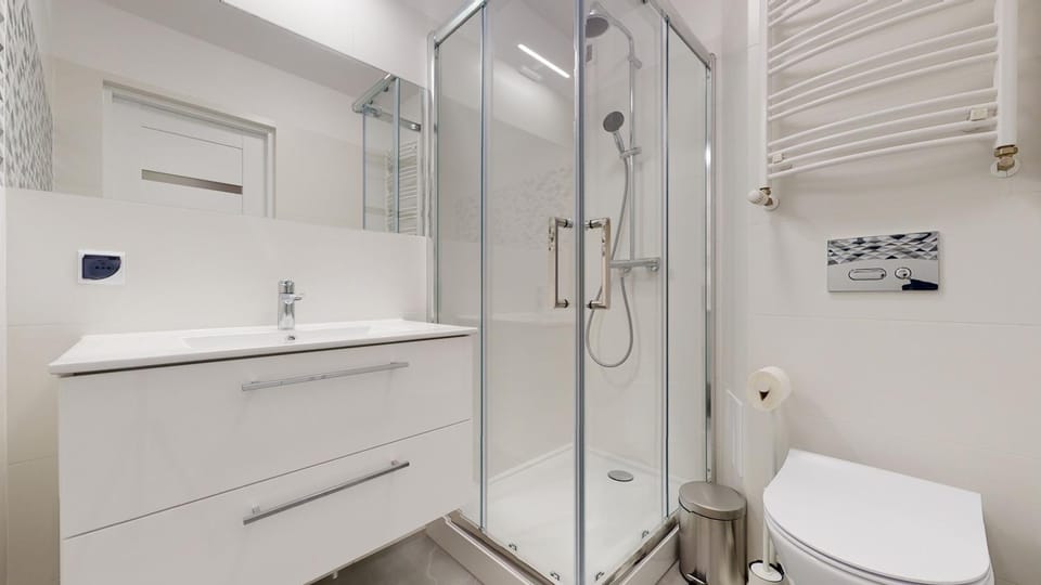 Shower, Toilet, Bathroom, towels