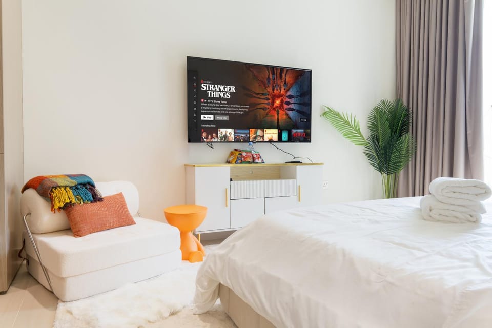 JVC Studio I Sleeps 3 I Pet-Friendly I Central Apartment in Dubai