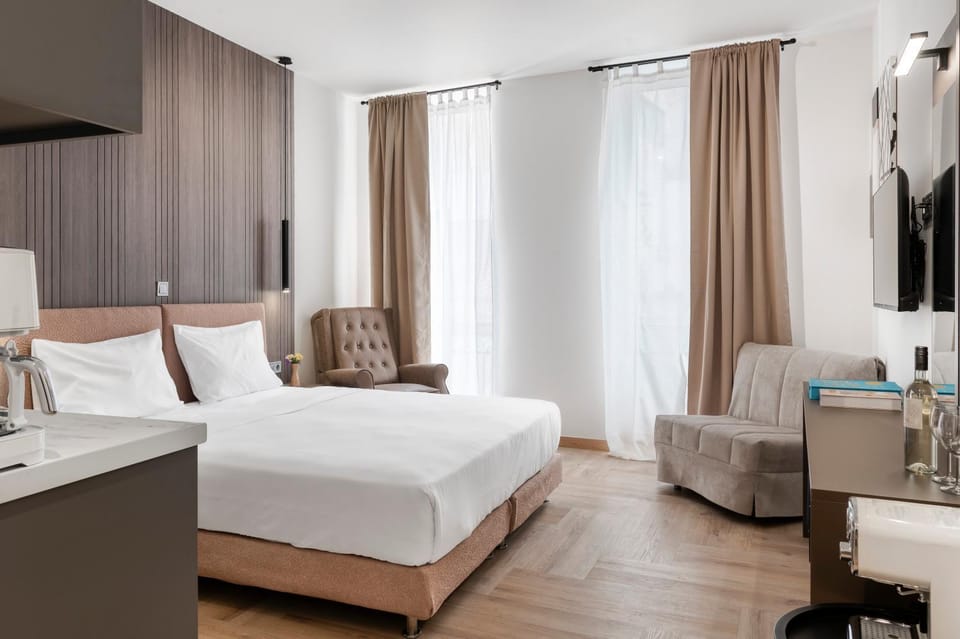 Photo of the whole room, Bedroom