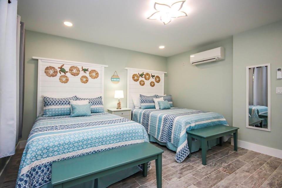 Bed, Photo of the whole room, Bedroom, air conditioner