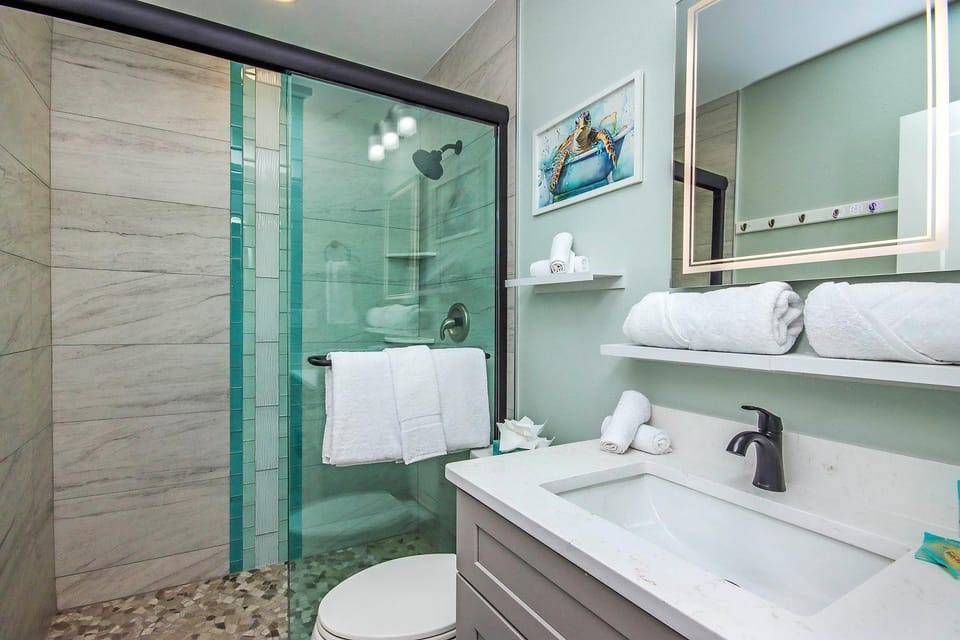 Shower, Toilet, Bathroom, towels