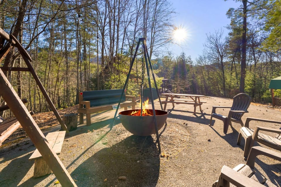 Heavenly Hideaway - 3BR Sleeps 10 with Hot Tub House in Sevier County