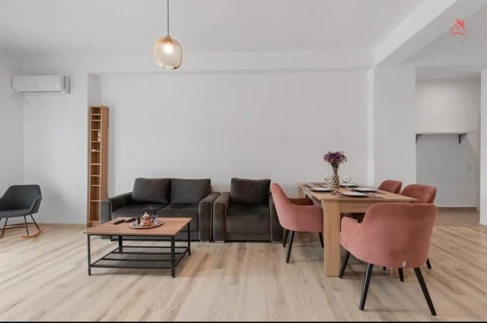 Living room, Seating area, Dining area, air conditioner