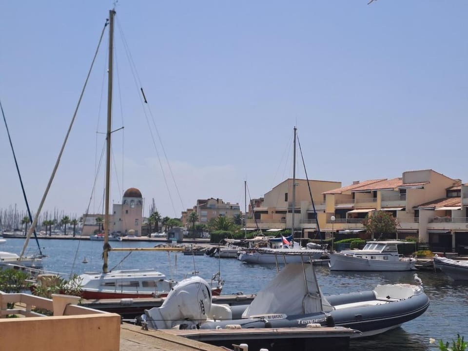 Marina au bord de l'eau accès direct port Apartment in Gruissan