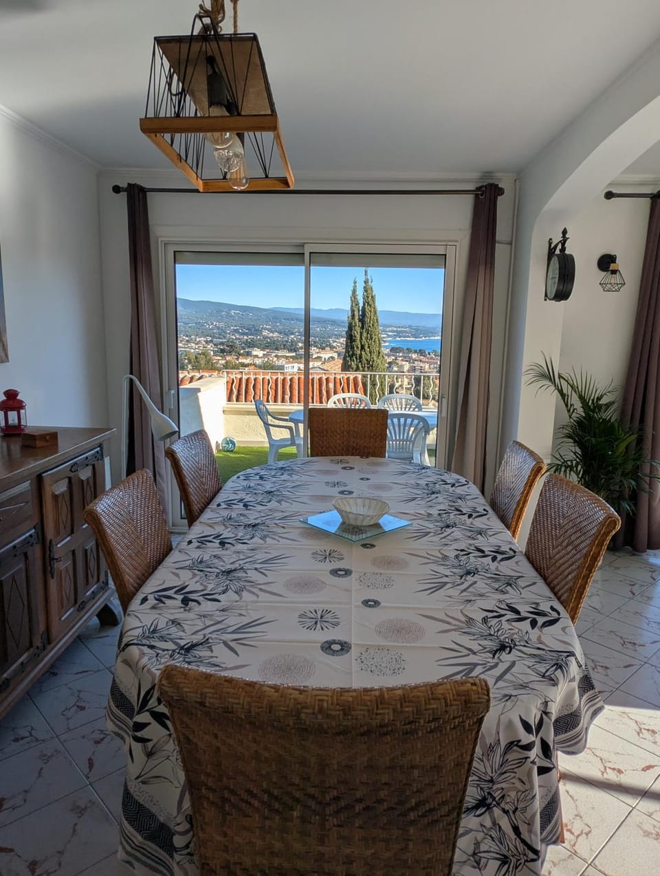 Appartement 90m2 avec terrasse, vue mer et parking gratuit Apartment in La Ciotat