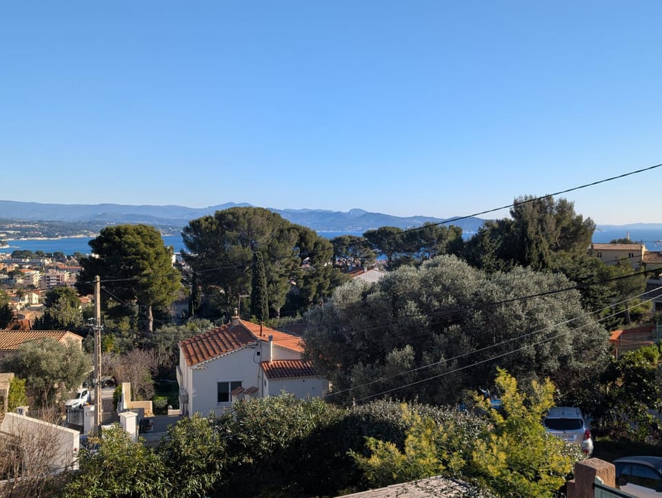 Appartement 90m2 avec terrasse, vue mer et parking gratuit Apartment in La Ciotat