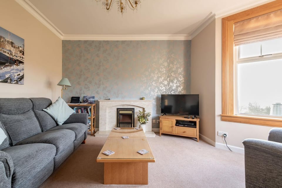 Communal lounge/ TV room, Living room