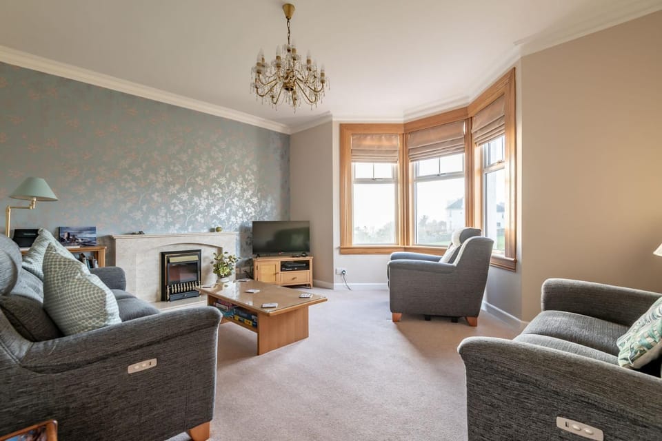 Communal lounge/ TV room, Living room