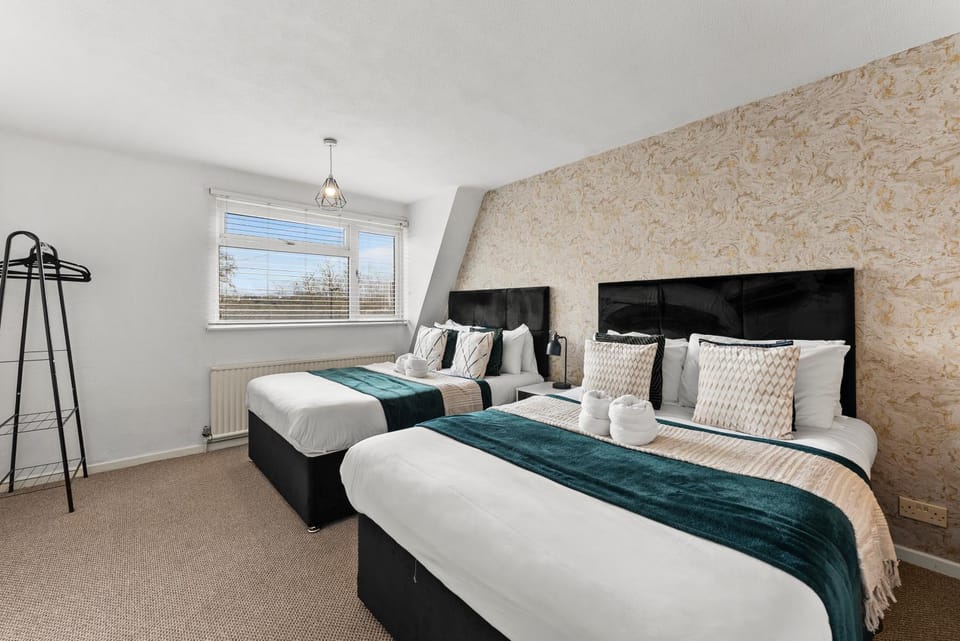The Grand Retreat - Games Room - Garden House in Bristol