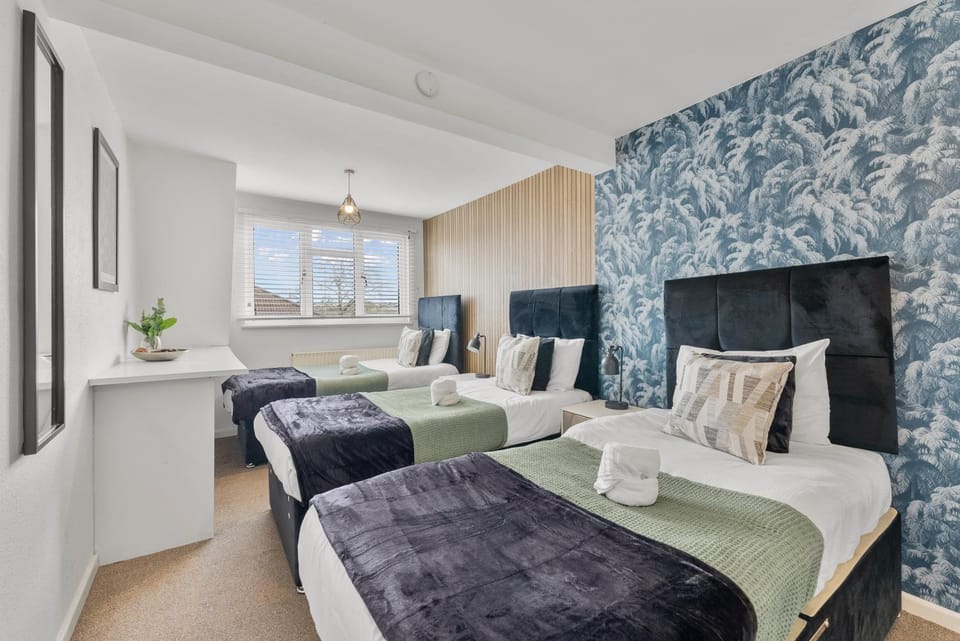 The Grand Retreat - Games Room - Garden House in Bristol