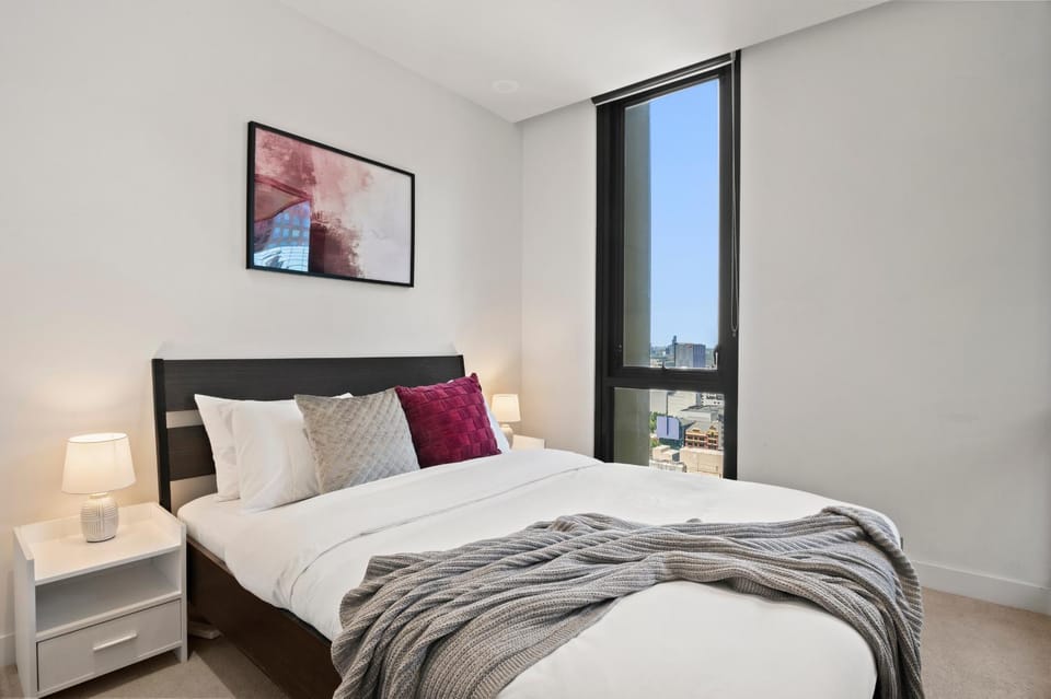 Bed, View (from property/room), Photo of the whole room, Bedroom, City view, Landmark view, internet