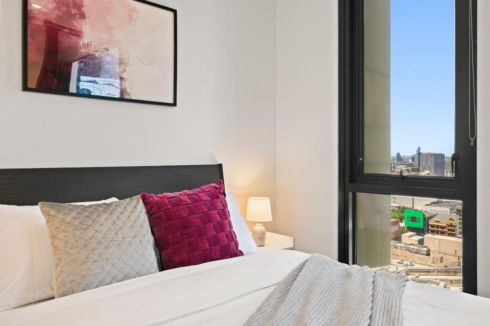 Bed, View (from property/room), Balcony/Terrace, Photo of the whole room, Bedroom, City view