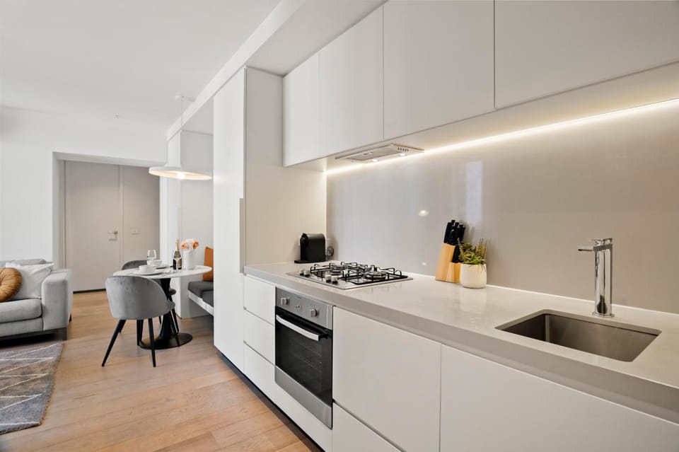 Coffee/tea facilities, Kitchen or kitchenette, Living room, Seating area, Dining area, dishwasher, minibar, oven, stove, kitchen, kitchen