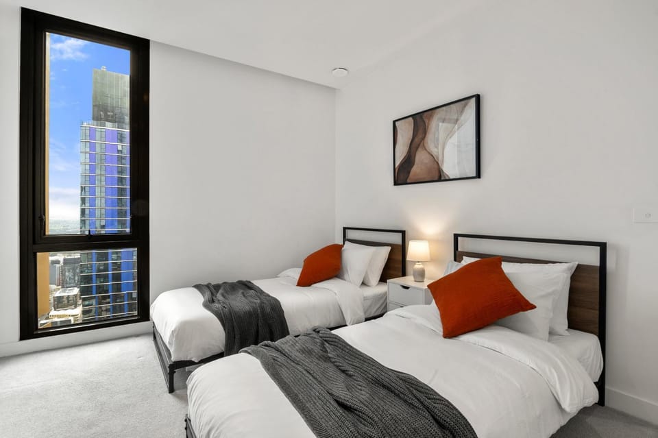 Bed, View (from property/room), View (from property/room), Photo of the whole room, Decorative detail, Bedroom, City view, City view, Landmark view, Landmark view, children, older children, internet, towels, wardrobe