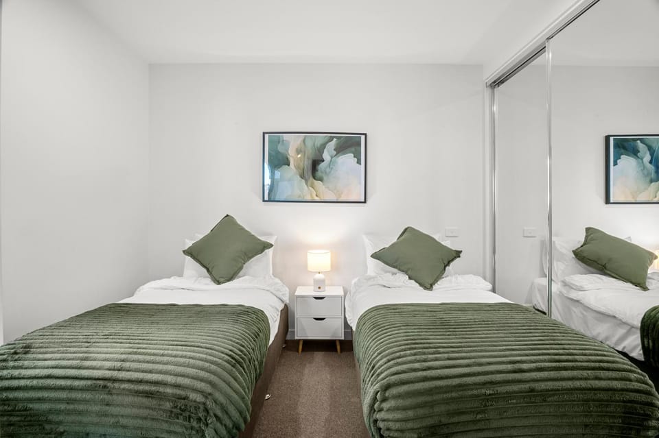 Bed, People, View (from property/room), Photo of the whole room, Decorative detail, Bedroom, Guests, City view, children, young children, Family, internet, storage, wardrobe