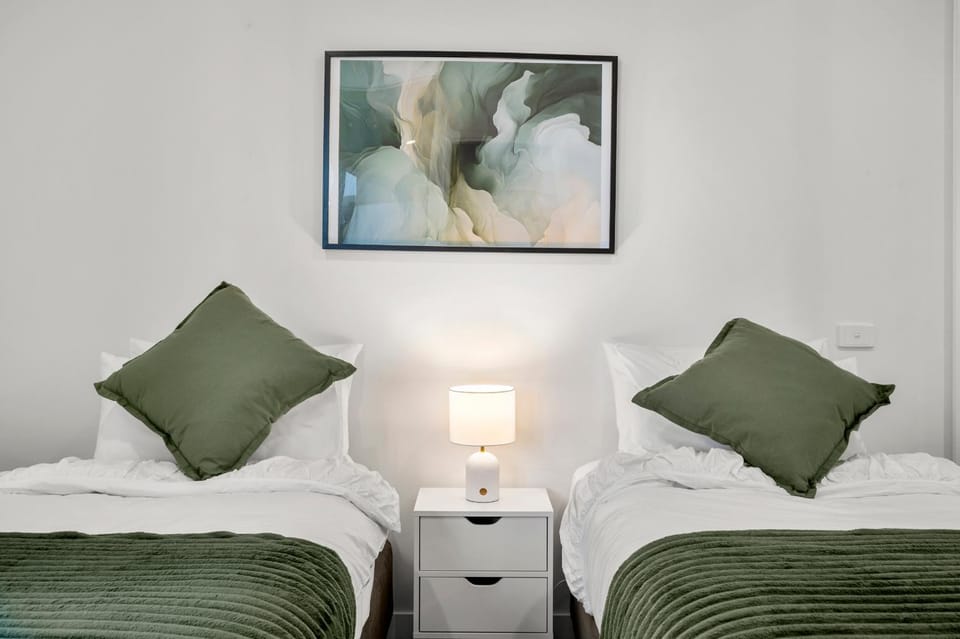 Bed, Photo of the whole room, Decorative detail, Bedroom, Guests, Family, wardrobe
