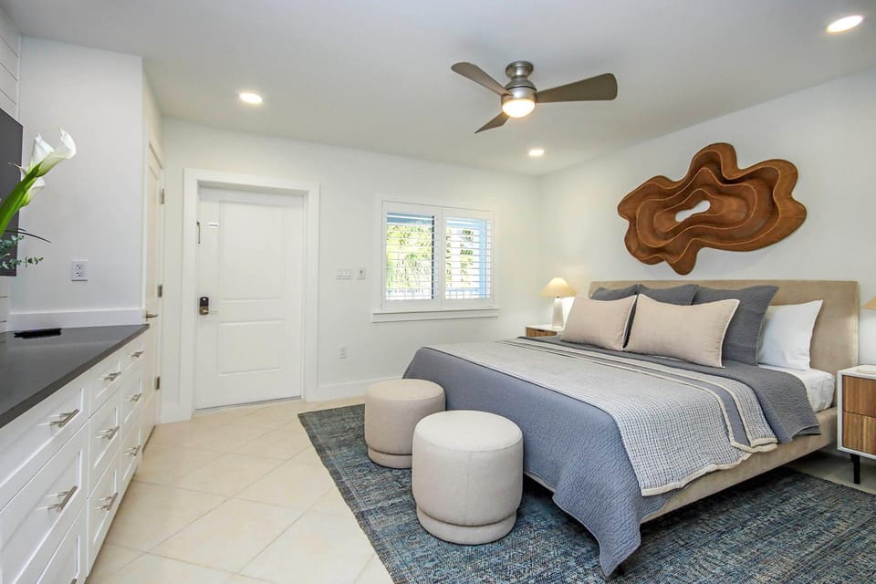 Bed, TV and multimedia, Bedroom