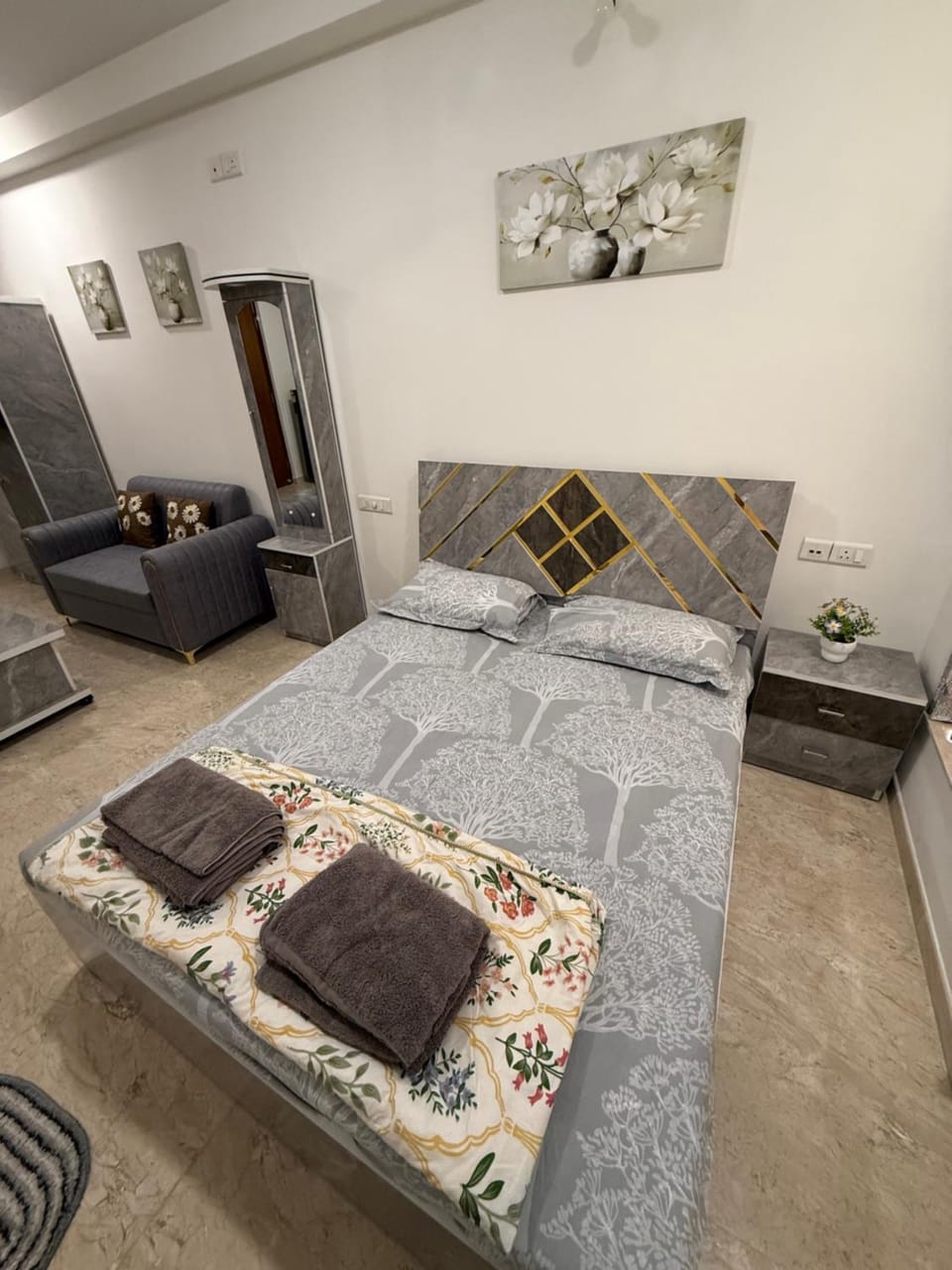 Highland Lake House Apartment in Thane