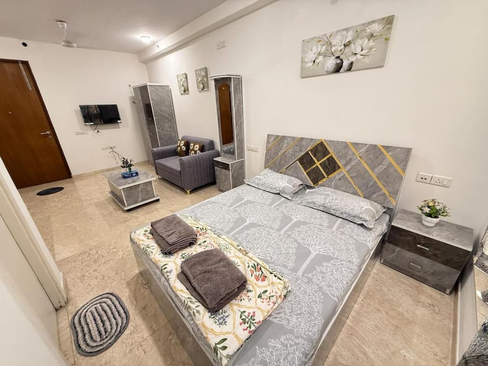 Highland Lake House Apartment in Thane