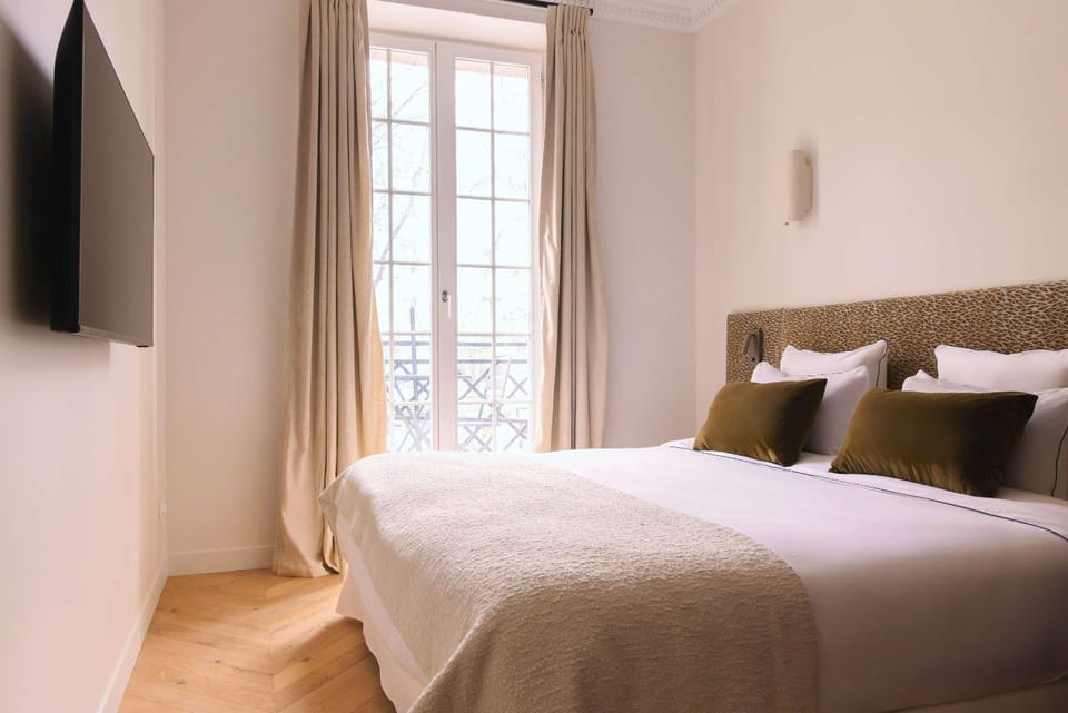 Harmony Collection II 2BR Suite 6P Bourse Grevin Apartment in Paris