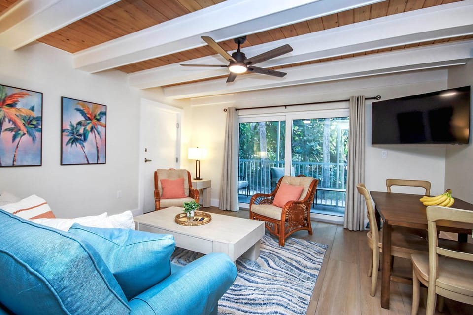 TV and multimedia, Living room, Seating area, Dining area, Evening entertainment