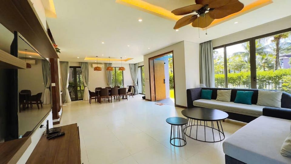 Communal lounge/ TV room, TV and multimedia, Living room, Seating area
